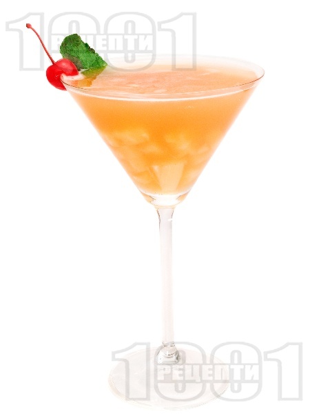 Коктейл Зомби (Zombie) с ром, кайсиево бренди, сок от лимон, портокал и ананас - снимка на рецептата